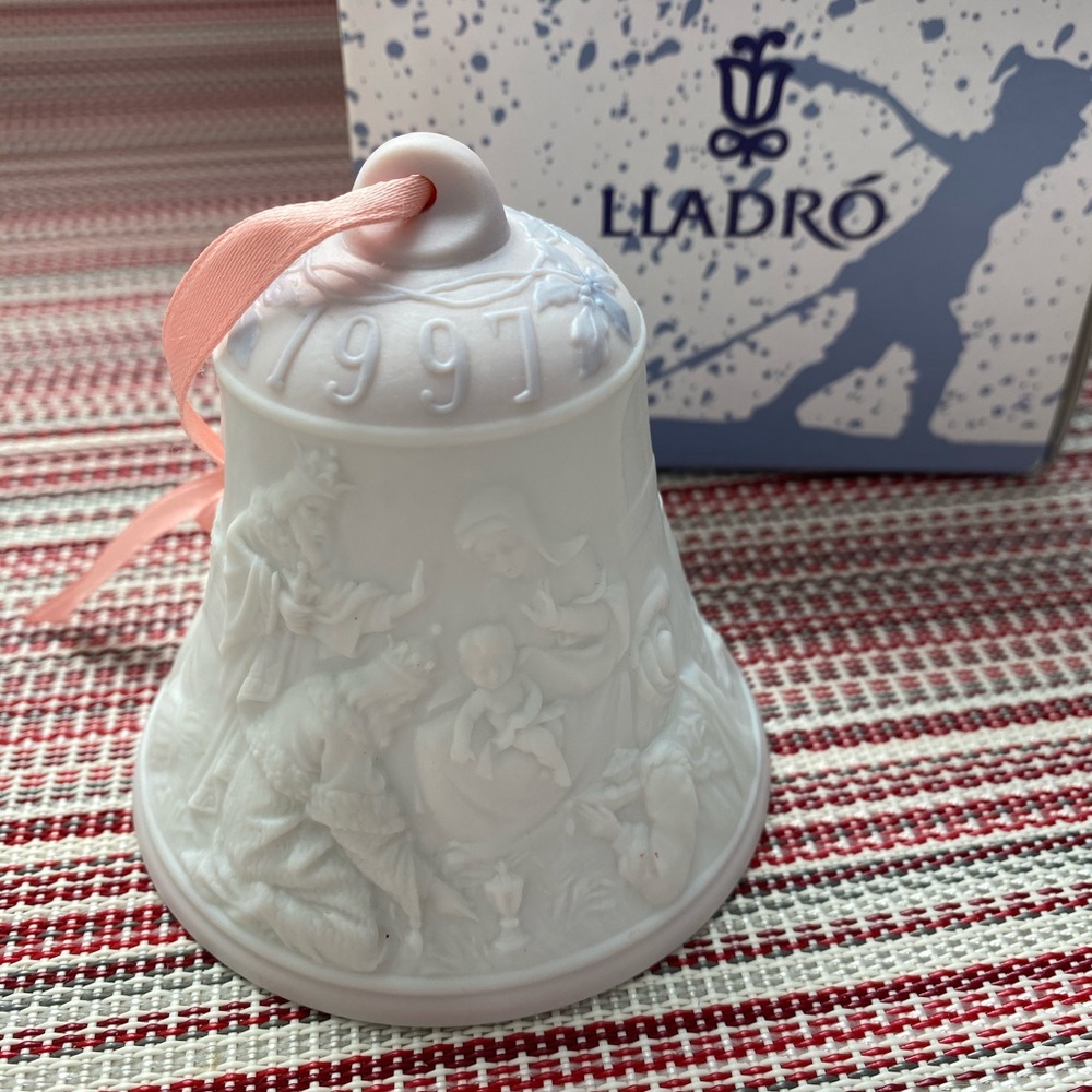 1997 Lladro Christmas Bell